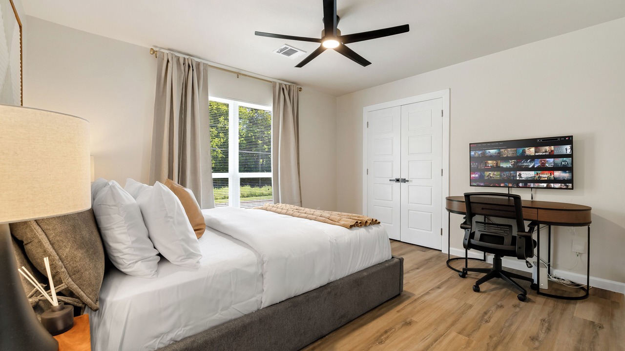 Photo of Bedroom in Lake Highlands