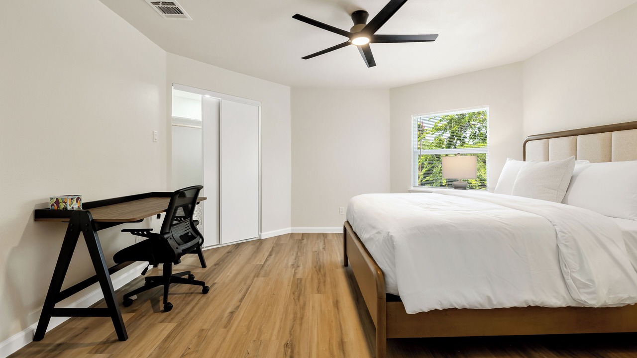 Photo of Bedroom in Lake Highlands