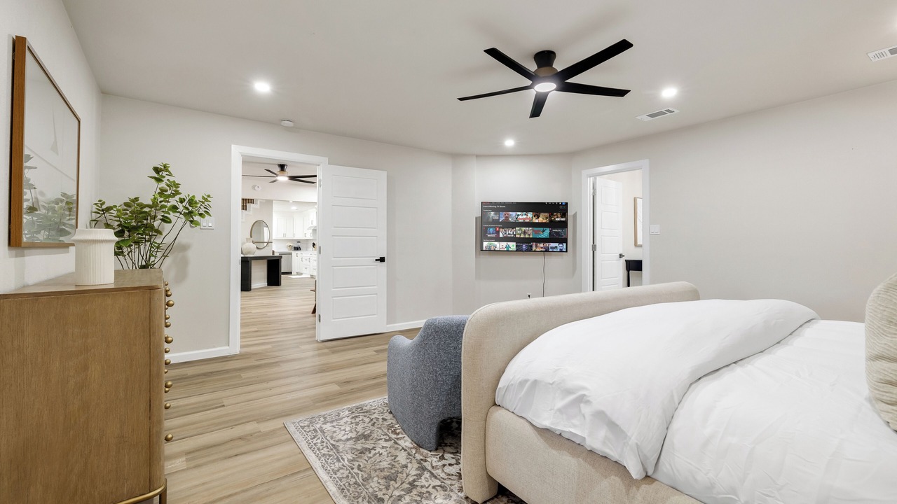 Photo of Bedroom in Lake Highlands