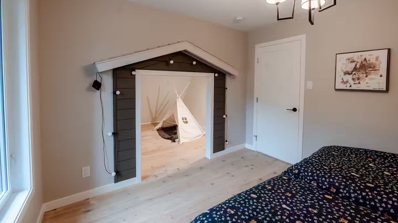 Photo of Bedroom in Mandeville