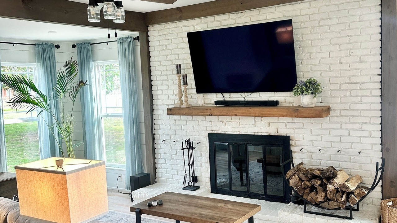 Photo of Livingroom in Fairview
