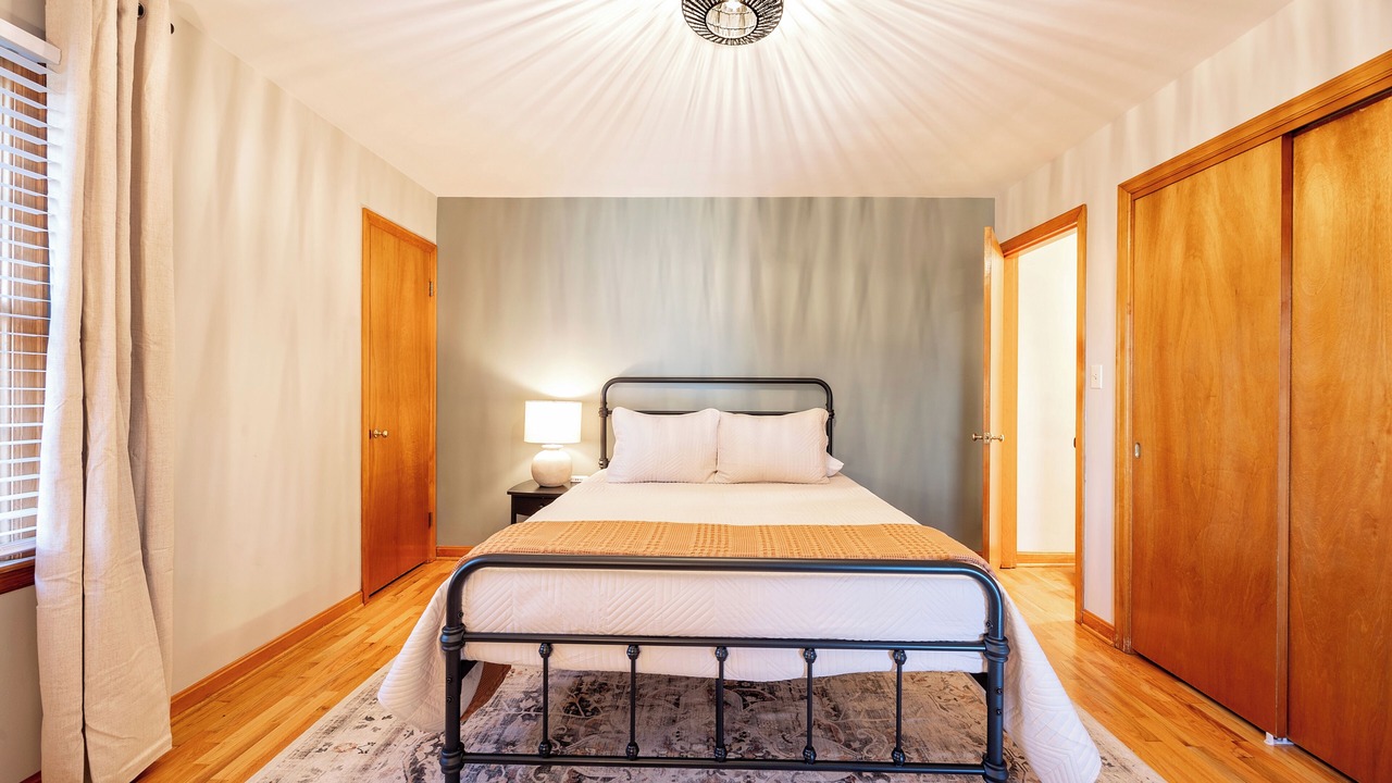 Photo of Bedroom in Midway