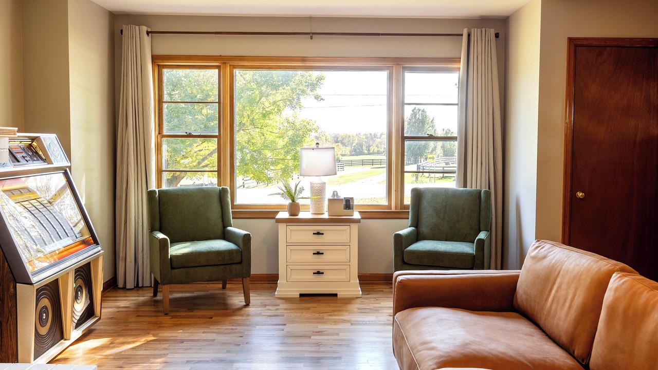 Photo of Livingroom in Midway