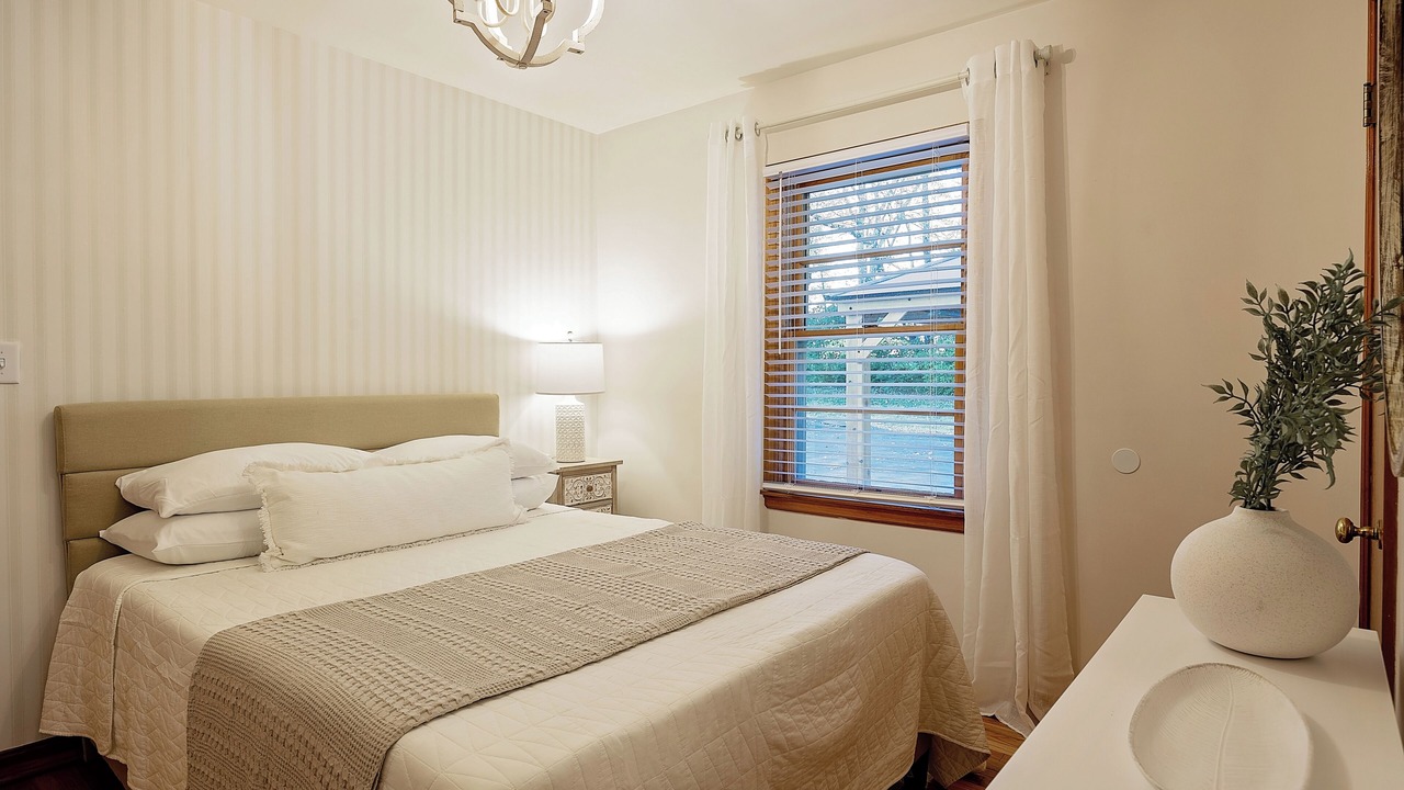 Photo of Bedroom in Midway
