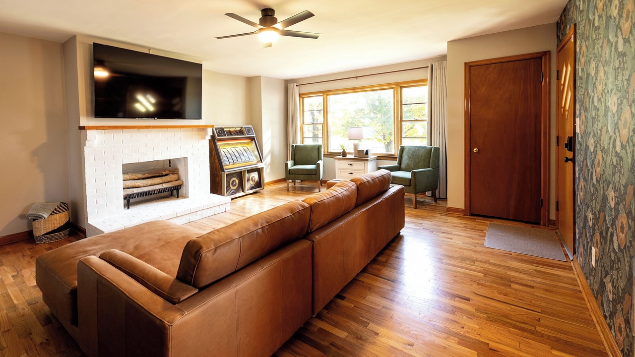 Photo of Livingroom in Midway