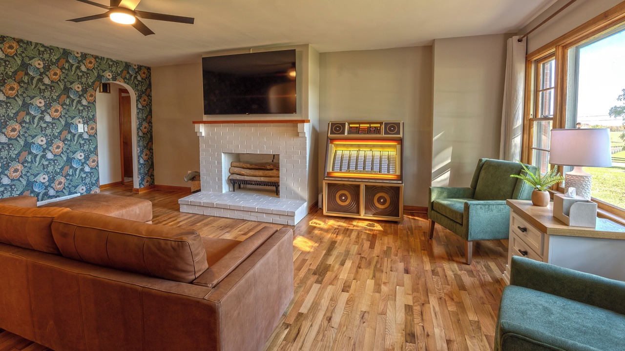 Photo of Livingroom in Midway