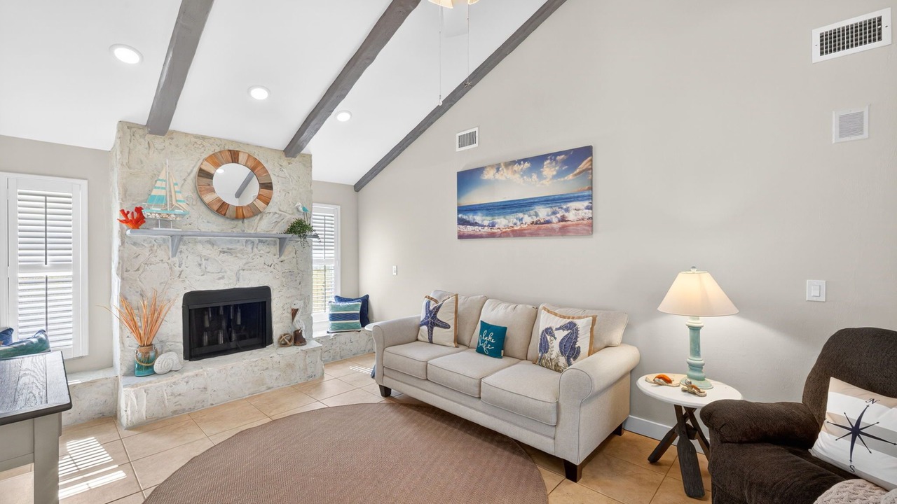 Photo of Livingroom in Eight Lakes