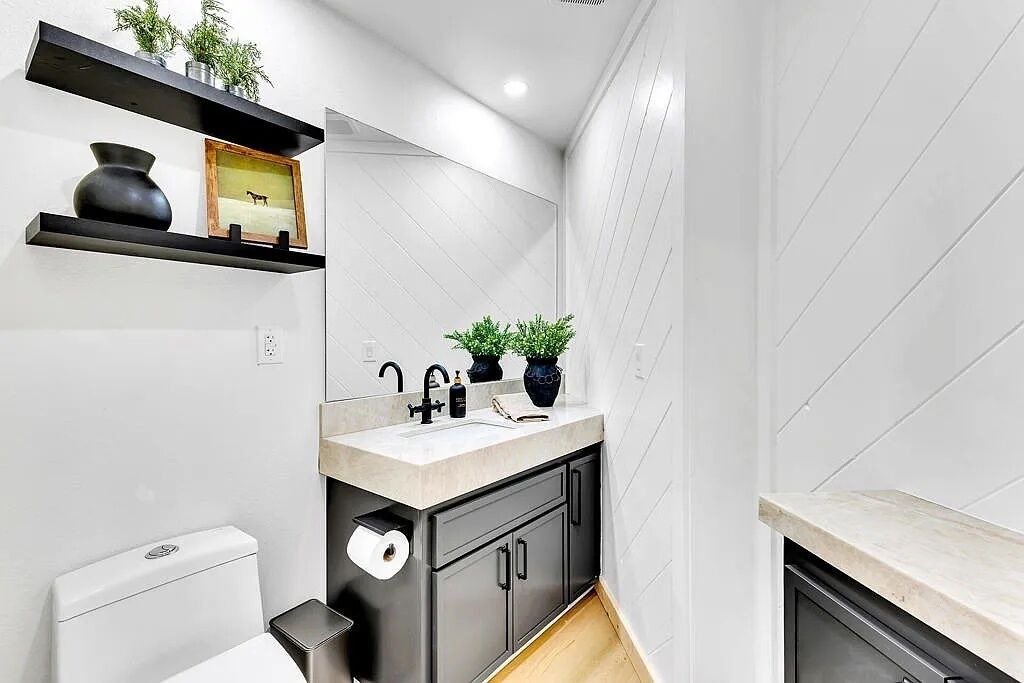 Photo of Bathroom in Fern Valley