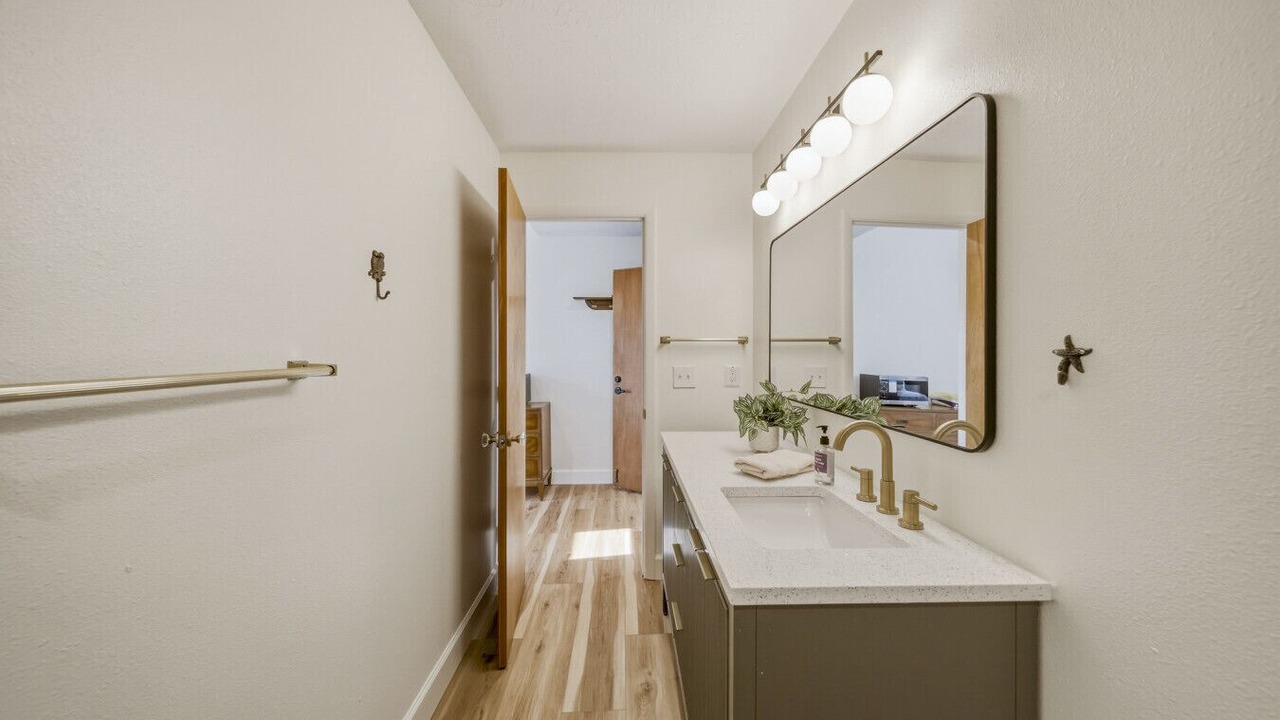 Photo of Bathroom in Bayshore Gardens