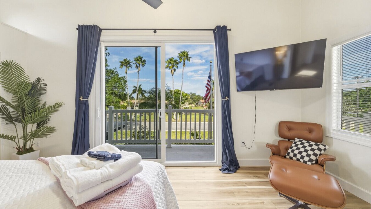 Photo of Bedroom in Bayshore Gardens