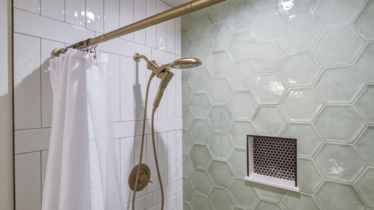 Photo of Bathroom in Bayshore Gardens