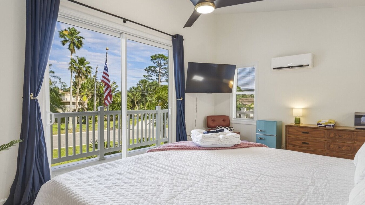 Photo of Bedroom in Bayshore Gardens