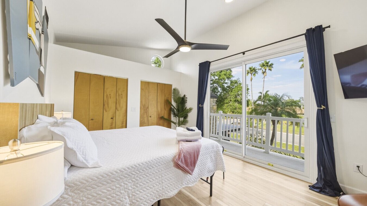 Photo of Bedroom in Bayshore Gardens
