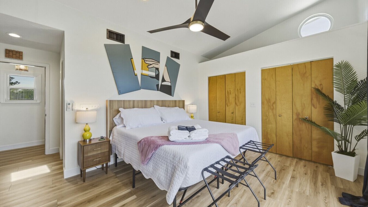 Photo of Bedroom in Bayshore Gardens