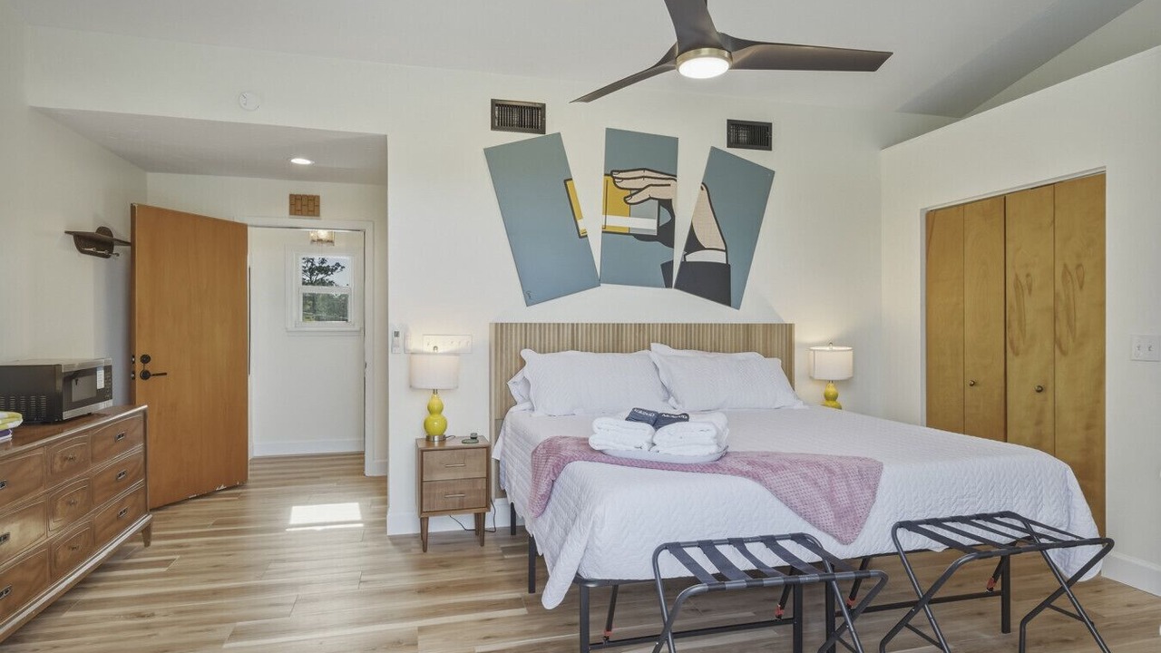Photo of Bedroom in Bayshore Gardens