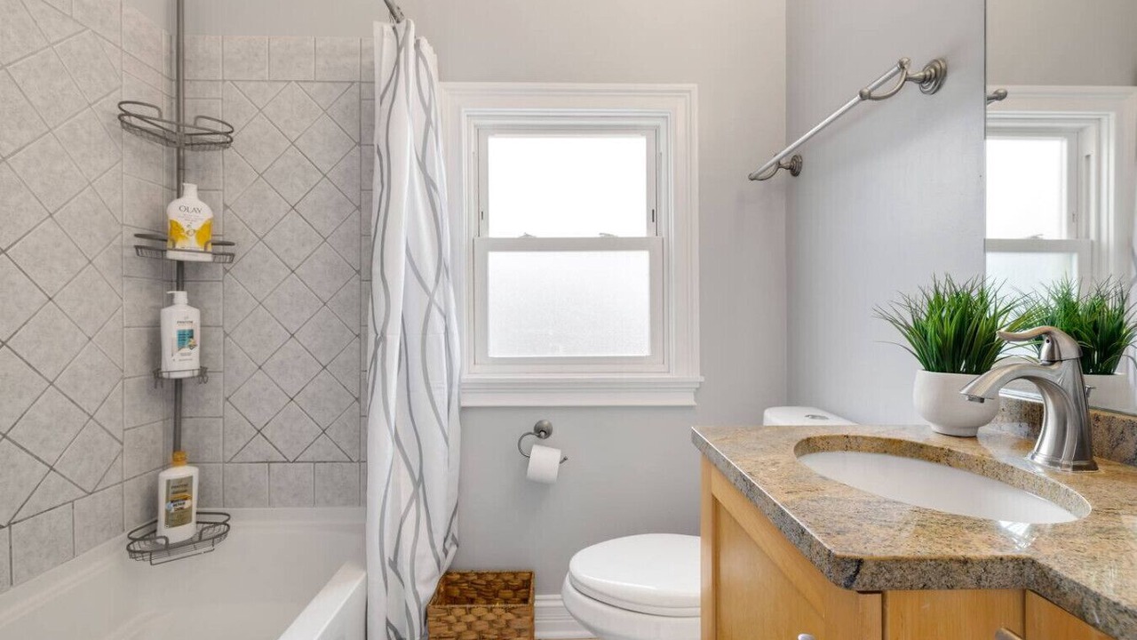 Photo of Bathroom in Des Plaines