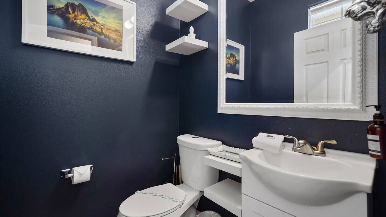 Photo of Bathroom in Crestwynd Bay