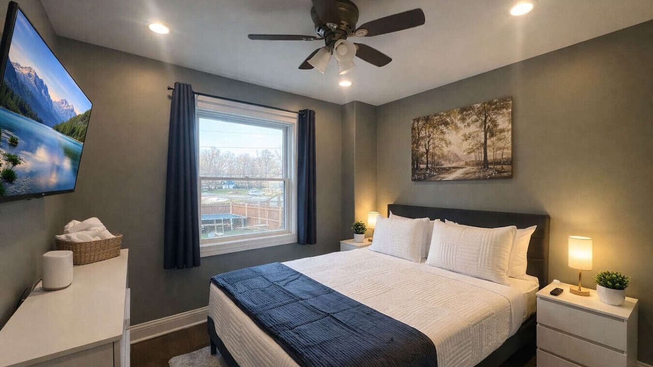 Photo of Bedroom in Crystal Lake