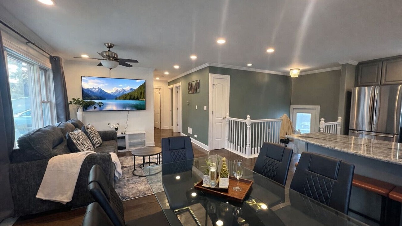 Photo of Livingroom in Crystal Lake