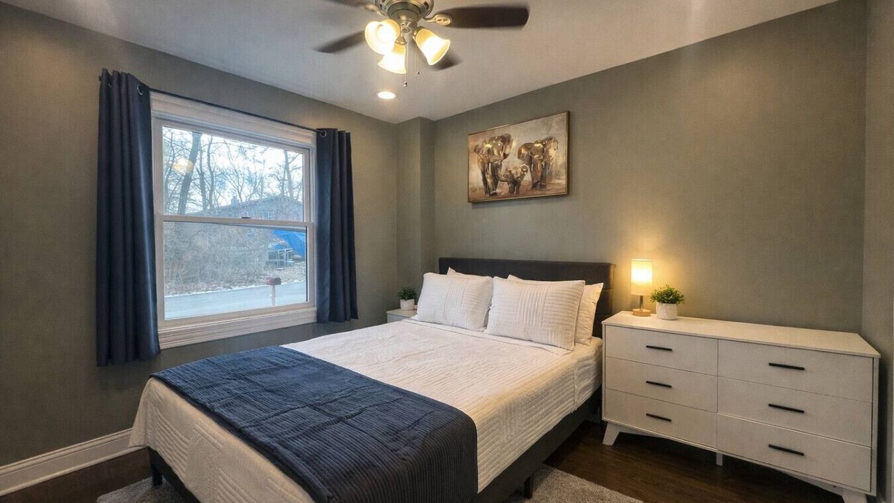 Photo of Bedroom in Crystal Lake