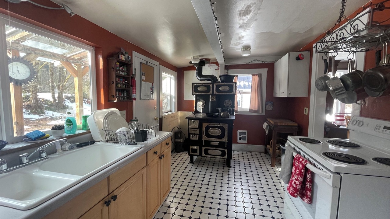 Photo of Kitchen in Skykomish