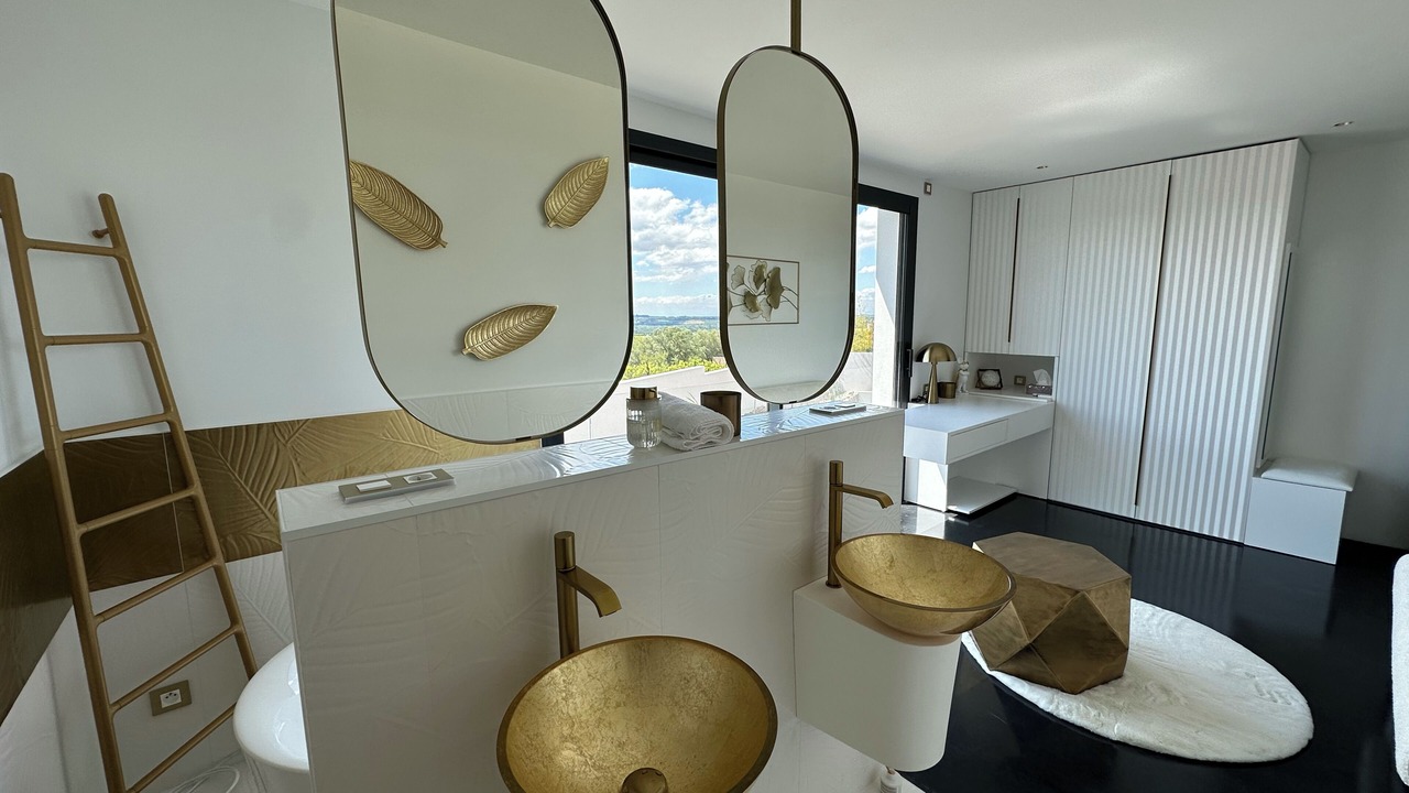 Photo of Bathroom in Thezan-les-Beziers