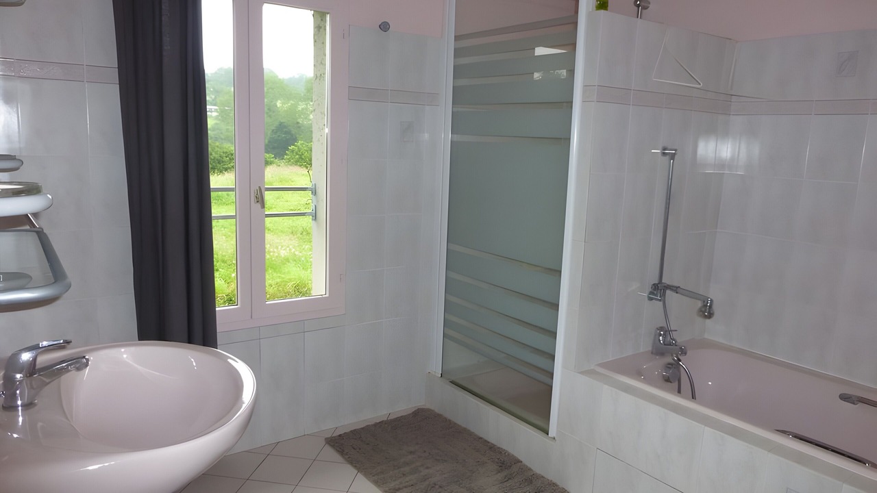 Photo of Bathroom in Notre-Dame-de-Cenilly
