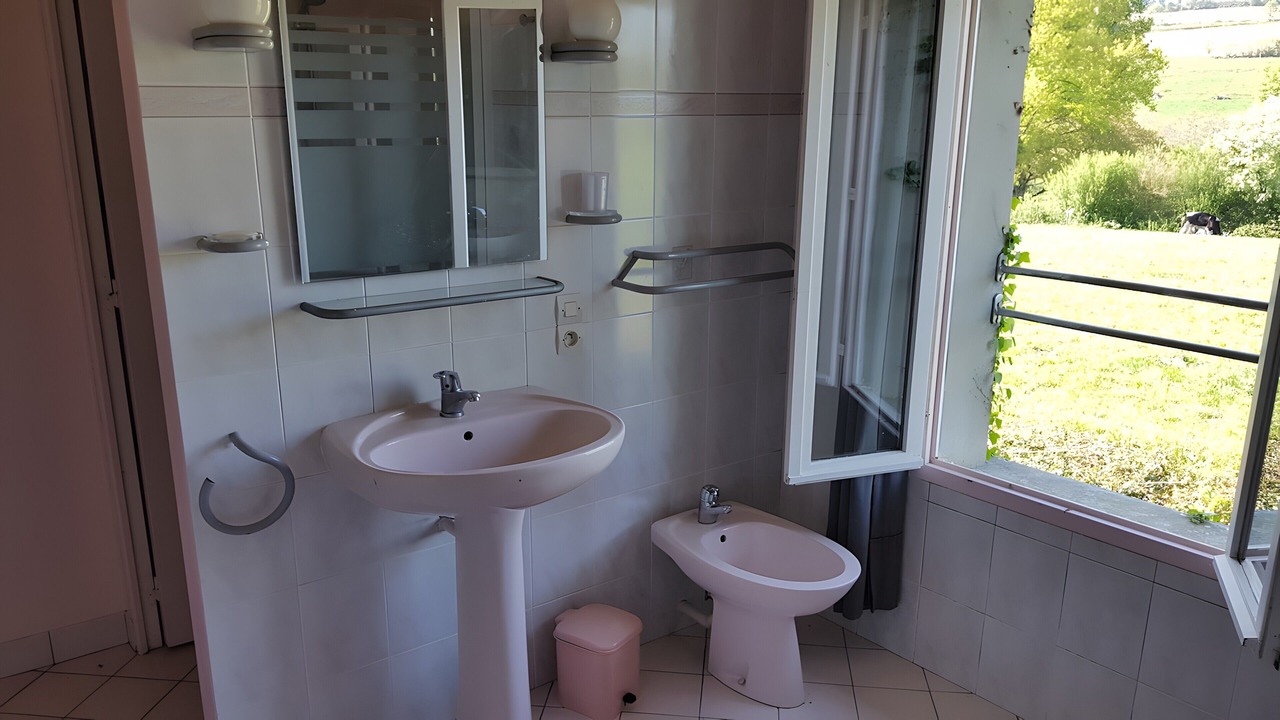 Photo of Bathroom in Notre-Dame-de-Cenilly