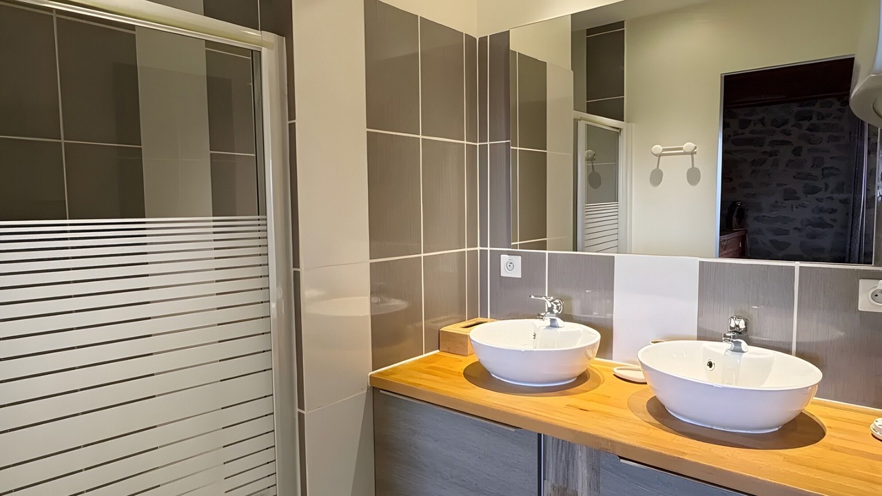 Photo of Bathroom in Saint-Julien-Labrousse