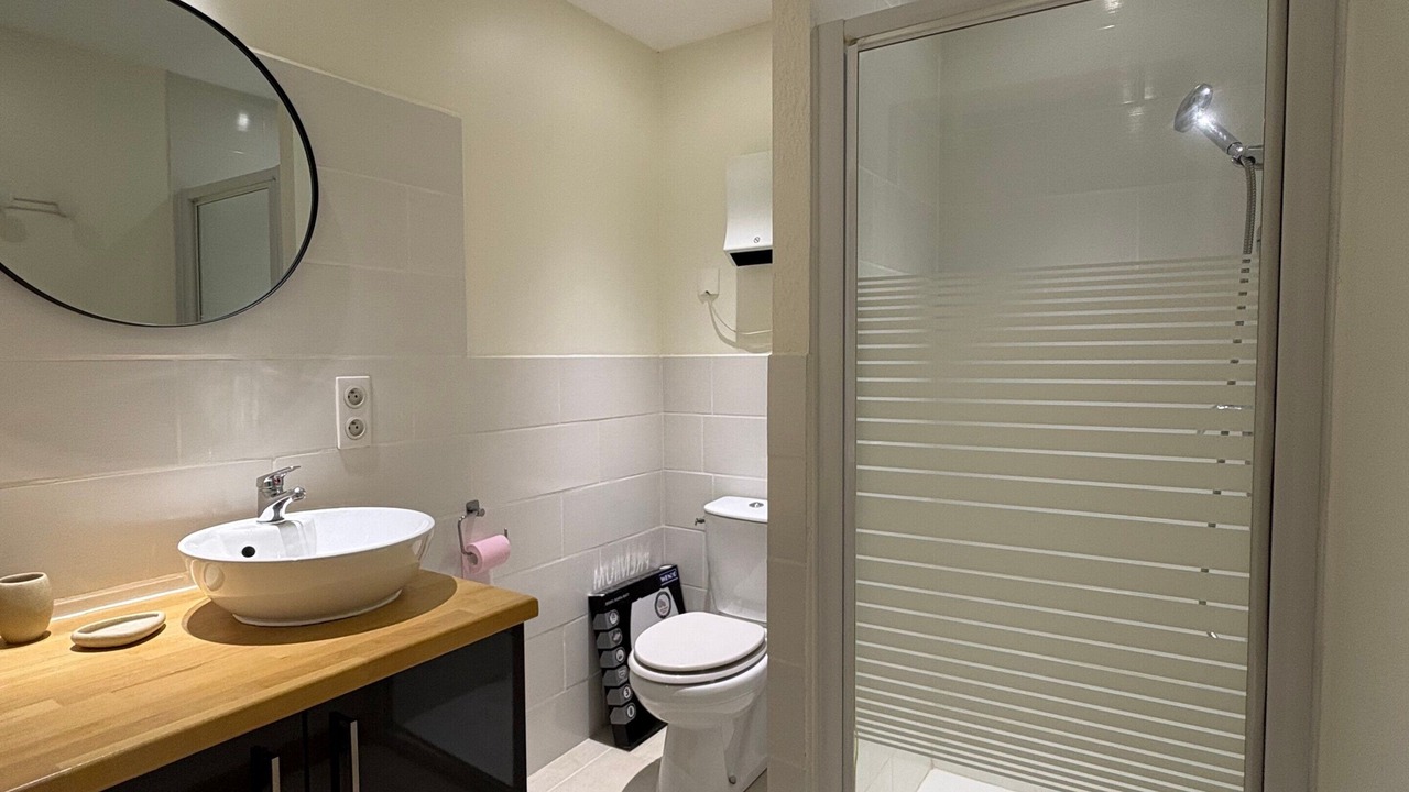 Photo of Bathroom in Saint-Julien-Labrousse