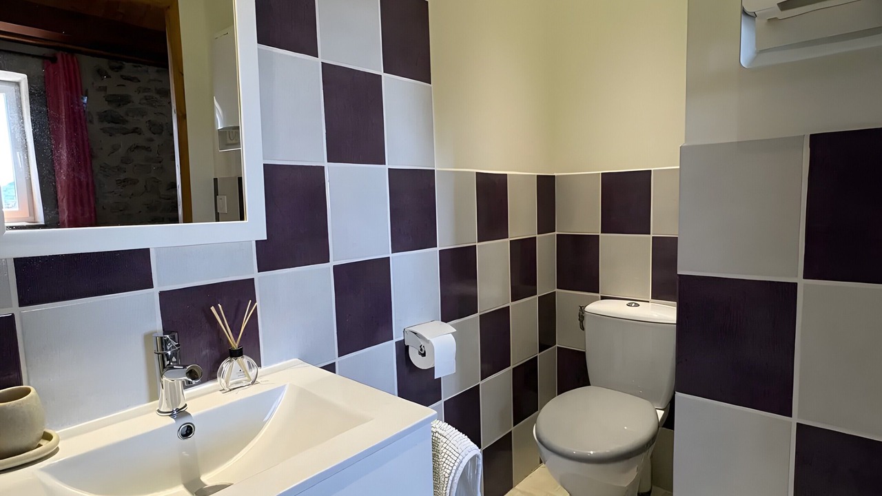 Photo of Bathroom in Saint-Julien-Labrousse