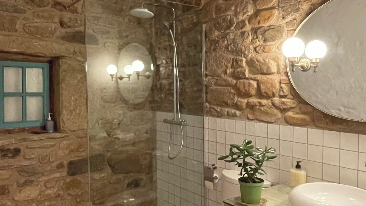 Photo of Bathroom in Santa Engracia del Jubera