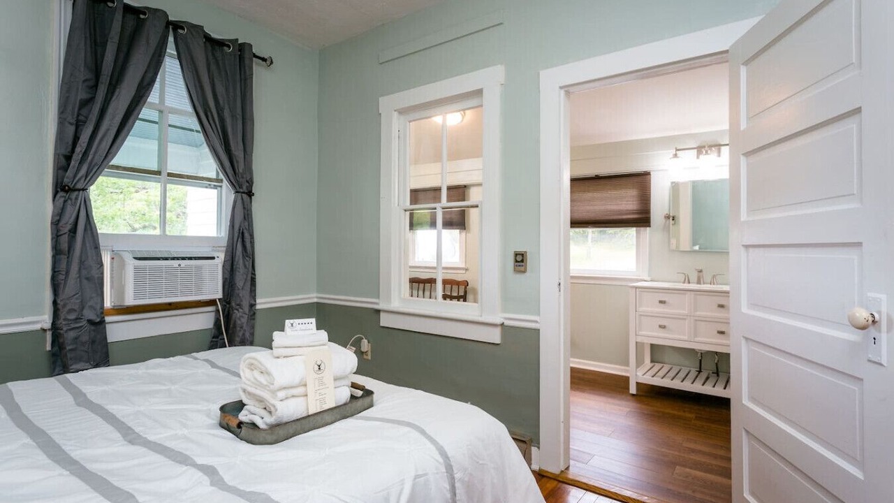 Photo of Bedroom in Harper