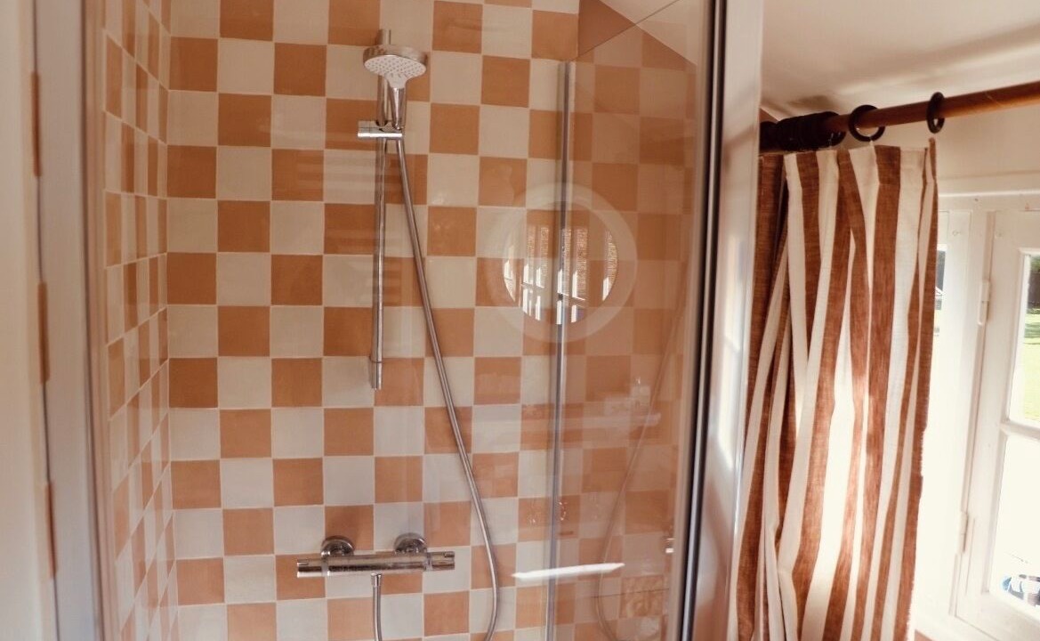 Photo of Bathroom in Bourdonne