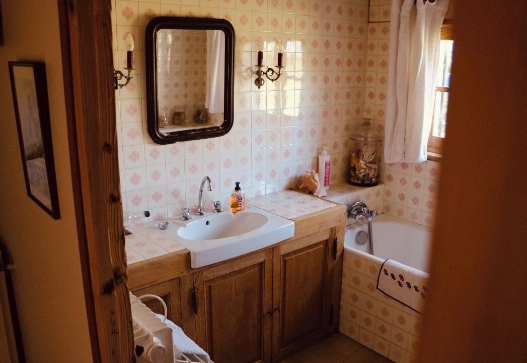 Photo of Bathroom in Bourdonne