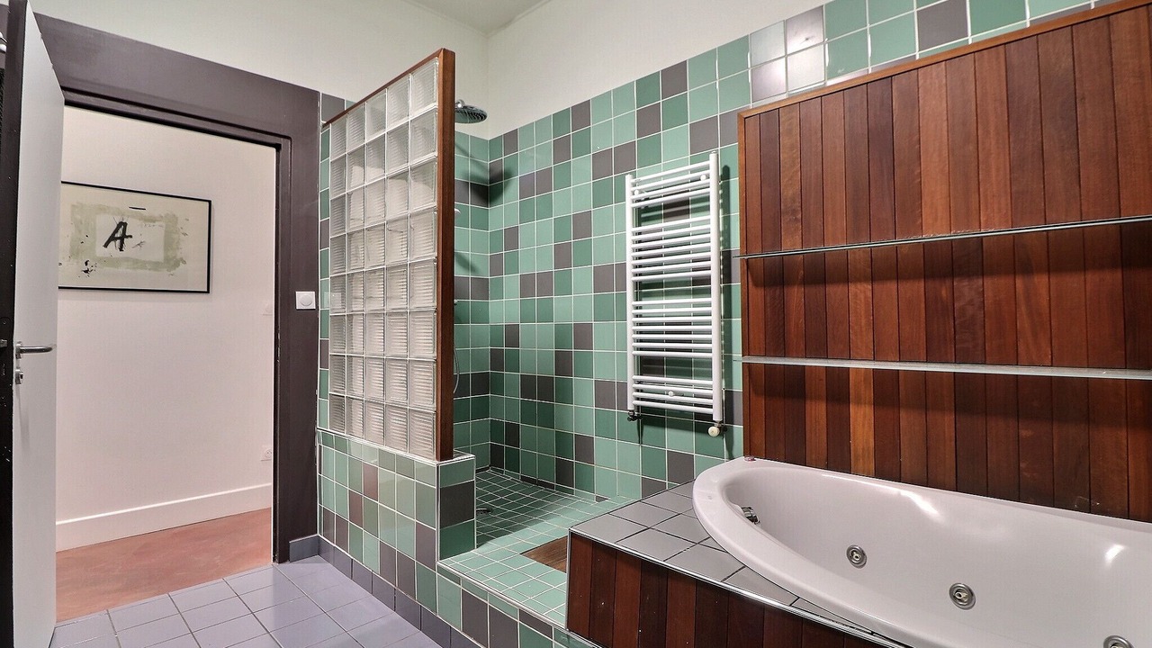 Photo of Bathroom in Lyon City Centre