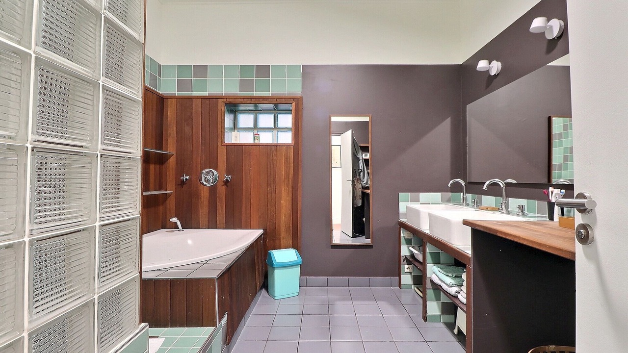 Photo of Bathroom in Lyon City Centre