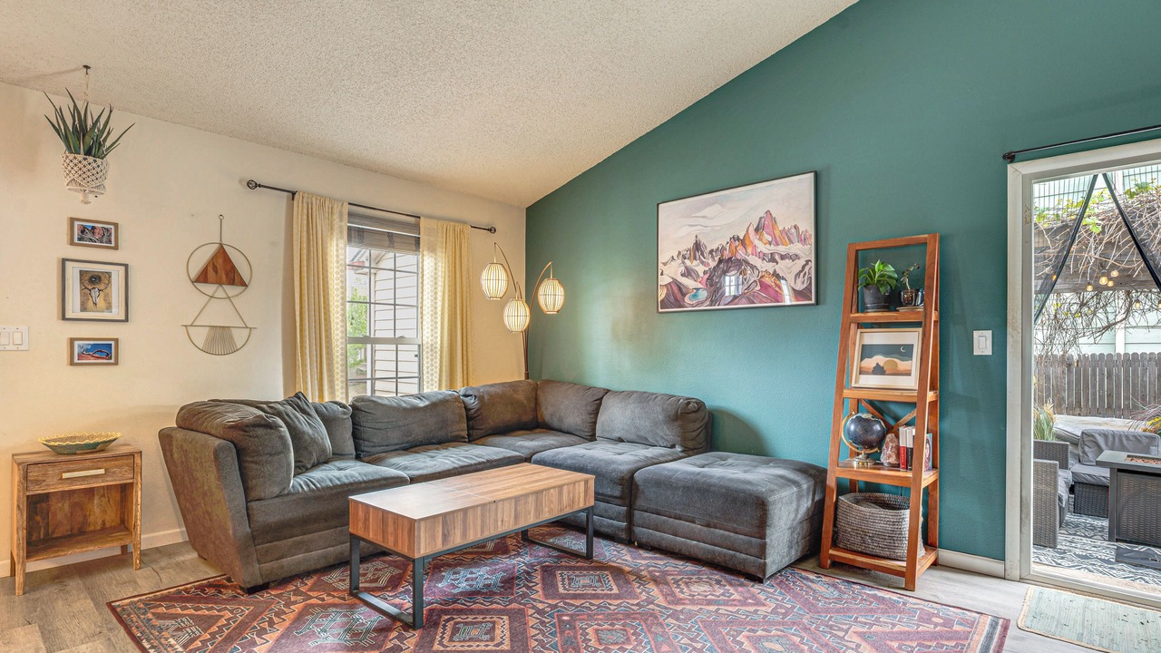 Photo of Livingroom in Walnut Grove