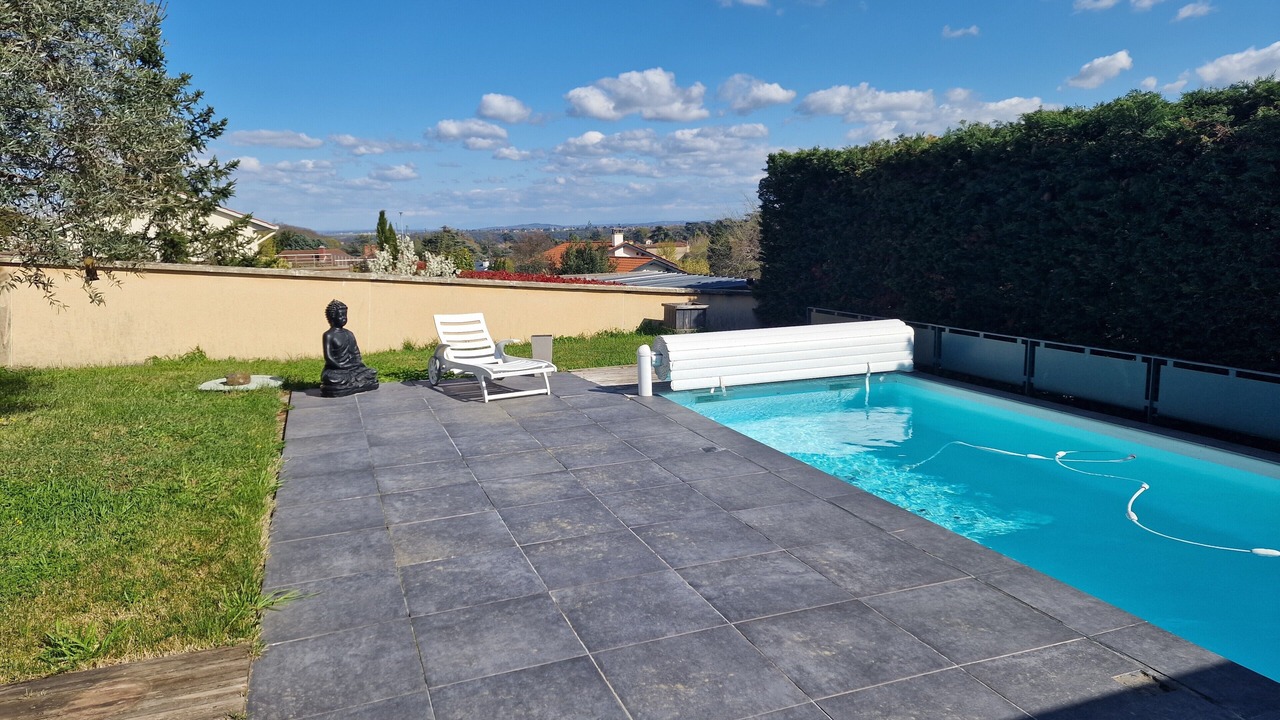 Photo of Outdoor in Charly