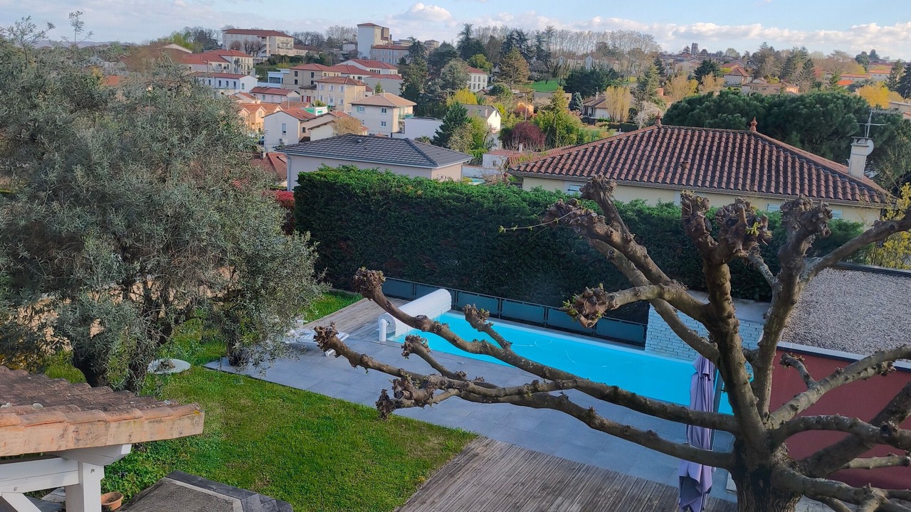 Photo of Outdoor in Charly