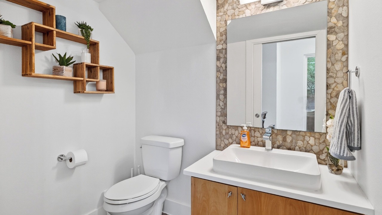 Photo of Bathroom in Govalle