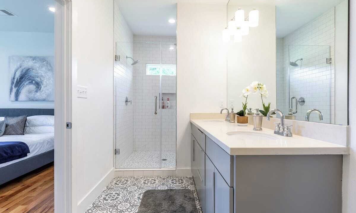 Photo of Bathroom in Lawndale/ Wayside