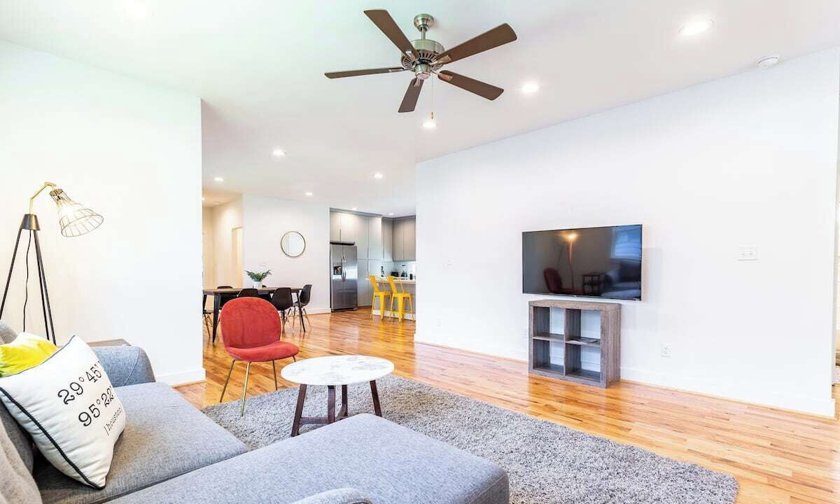 Photo of Livingroom in Lawndale/ Wayside