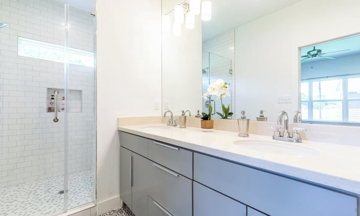 Photo of Bathroom in Lawndale/ Wayside