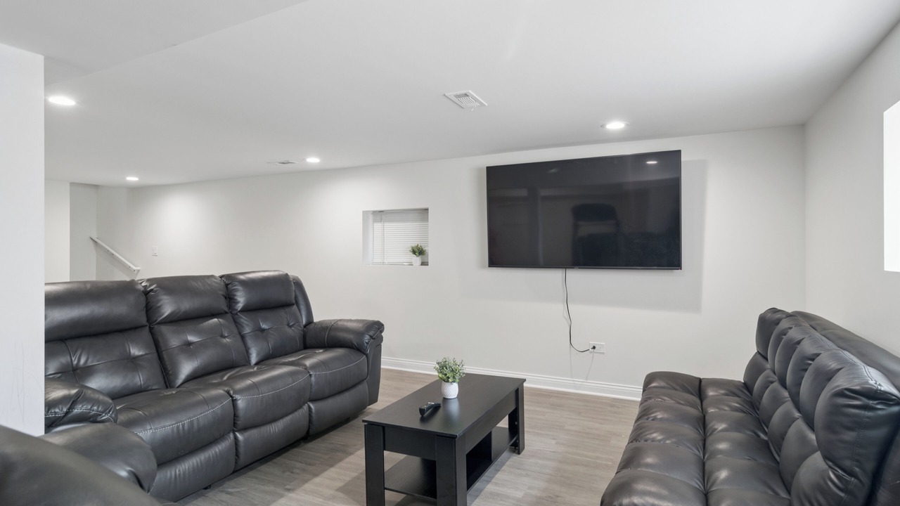 Photo of Livingroom in Norwood Park East