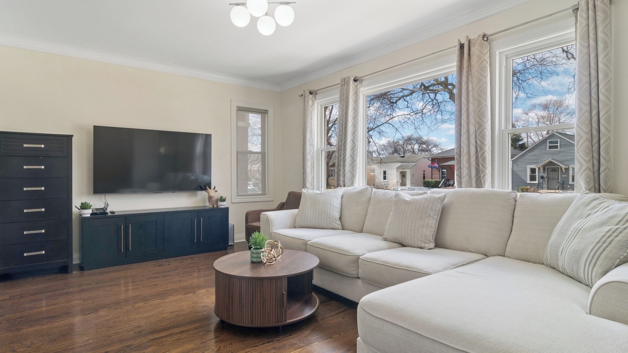 Photo of Livingroom in Norwood Park East