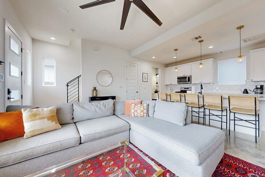 Photo of Livingroom in Foster Heights