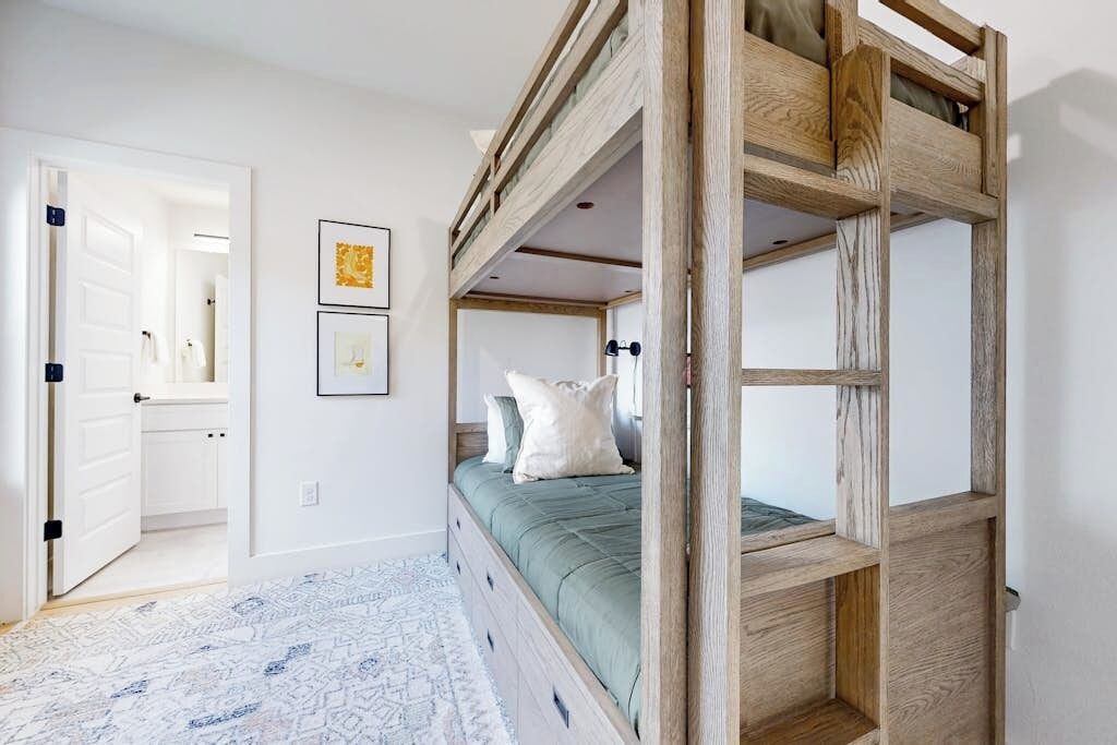 Photo of Bedroom in Foster Heights