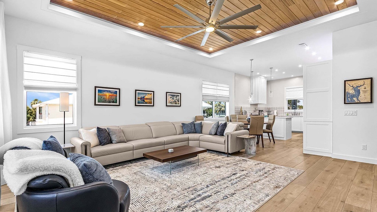 Photo of Livingroom in Bokeelia