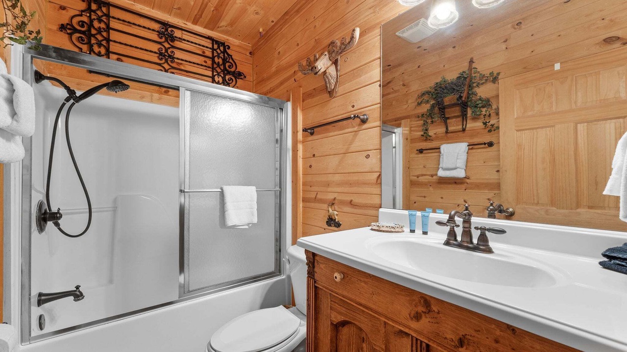 Photo of Bathroom in Branson Cedars
